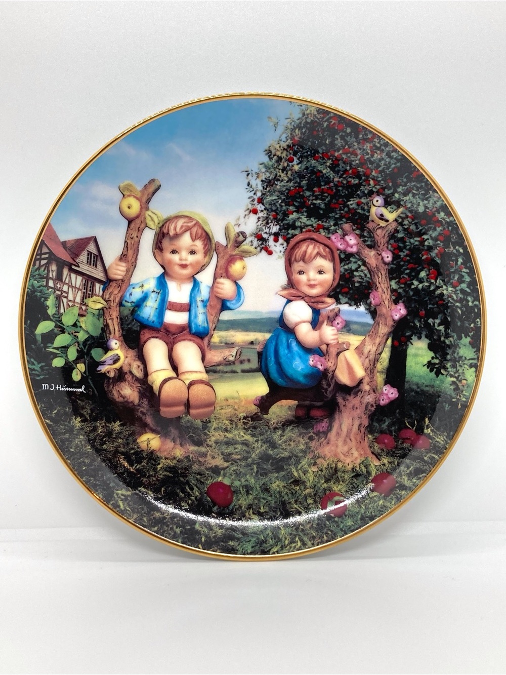 Vintage M.I. Hummel Apple Tree Boy & Girl 8” Collector Plate Danbury Mint 1991